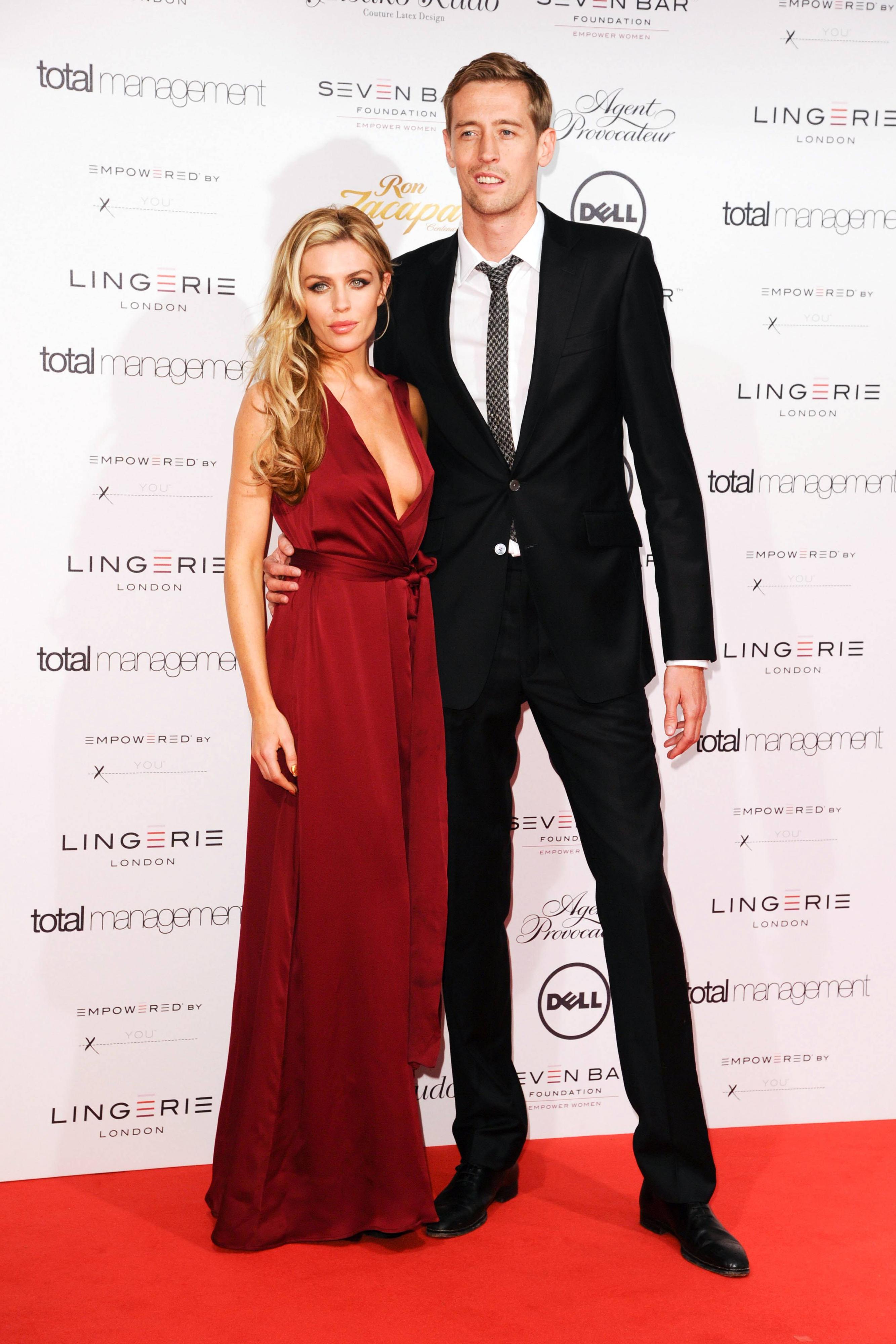 Seit 2011 sind Peter Crouch (r.) und das Model Abbey Clancy verheiratet.