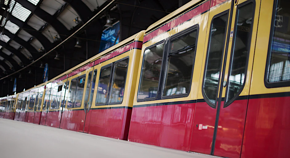 Bei der Berliner S-Bahn gibt es am Freitag massive Einschränkungen. (Symbolbild)