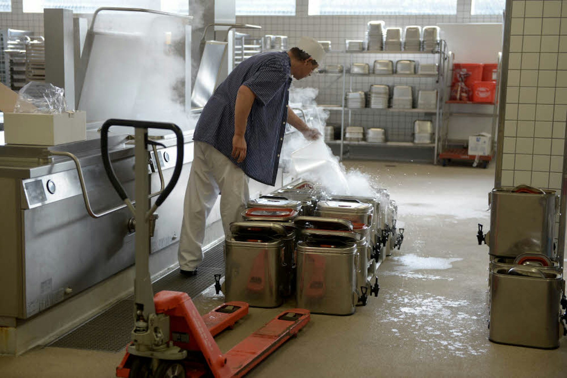 Hinter Gittern: So funktioniert eine Küche im Gefängnis