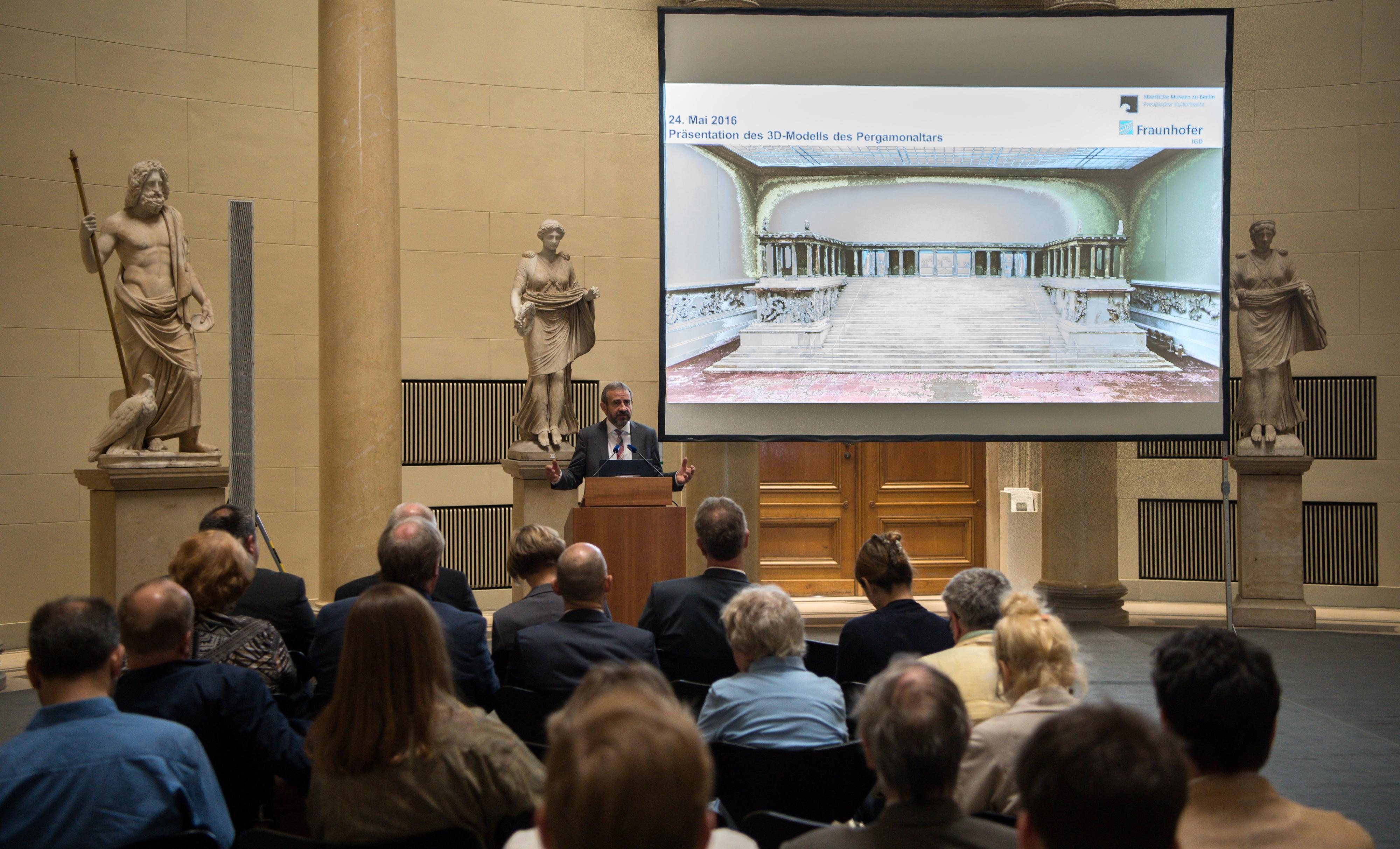 Der Pergamonaltar aus dem Pergamonmuseum wird zur digitalen 3DKulisse
