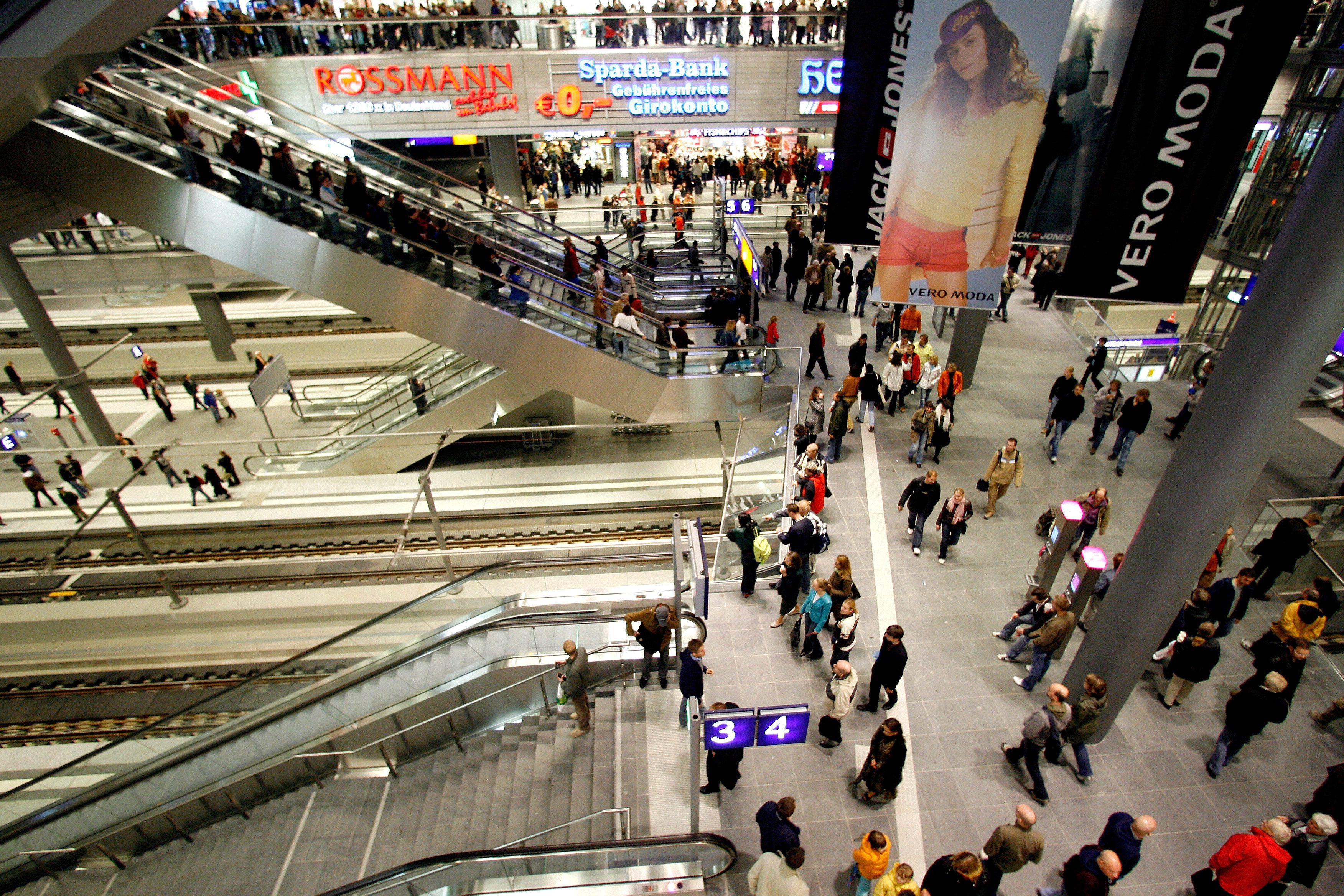 Image - Nach Sprung im Hauptbahnhof Berlin: Die Bahn prüft Schutzvorkehrungen