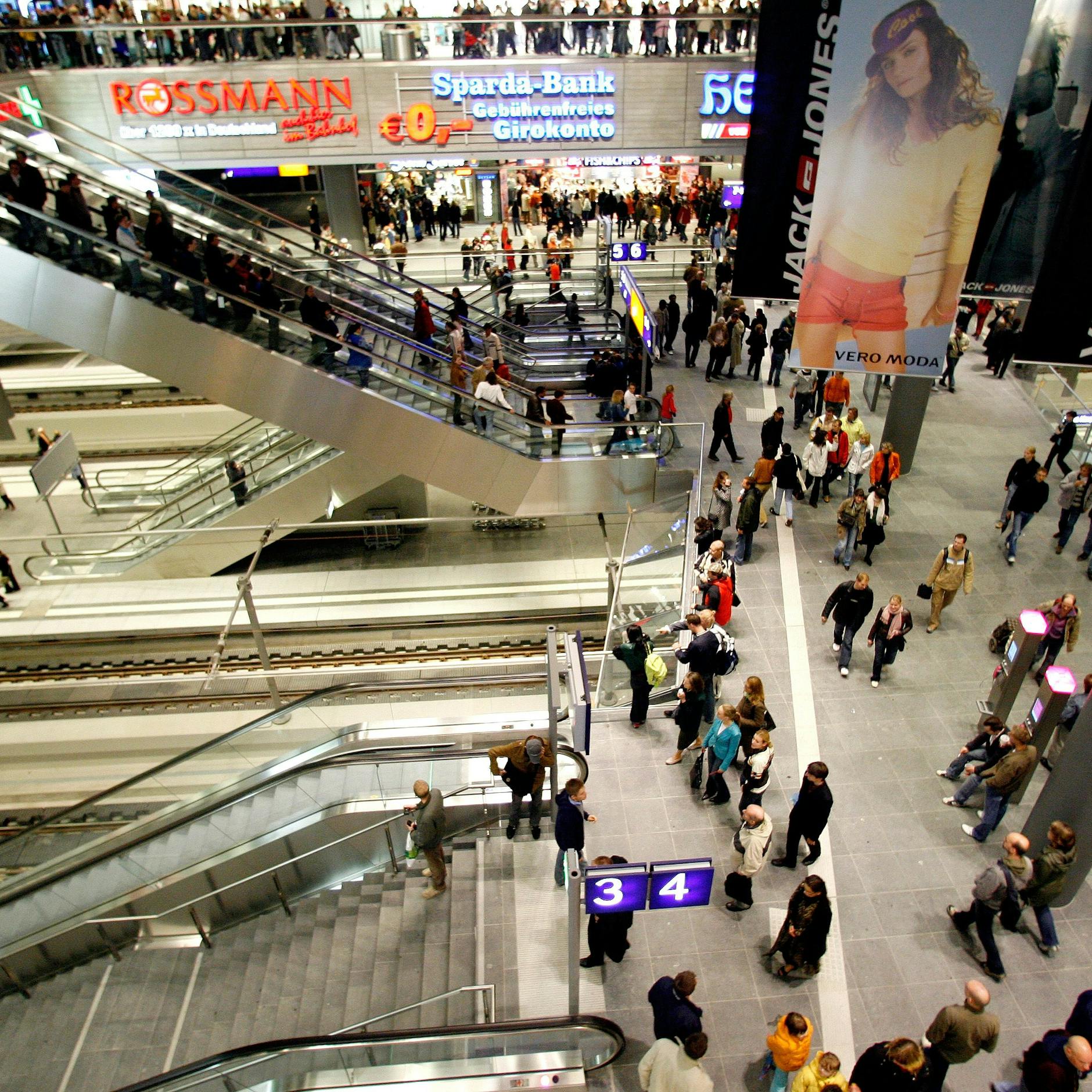 Image - Nach Sprung im Hauptbahnhof Berlin: Die Bahn prüft Schutzvorkehrungen