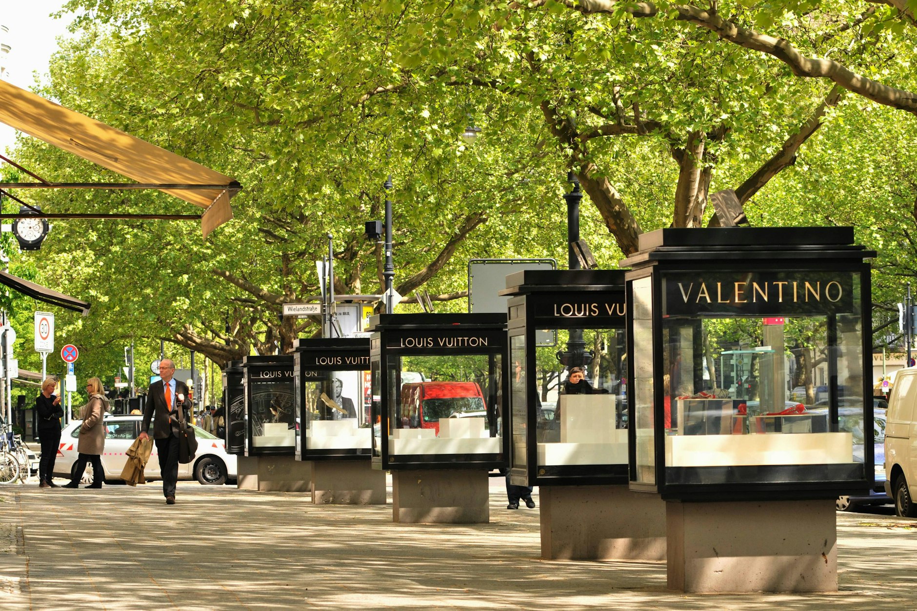 Las tiendas de lujo de Kurfürstendamm, en el oeste de la ciudad, son populares entre los berlineses adinerados y los turistas.