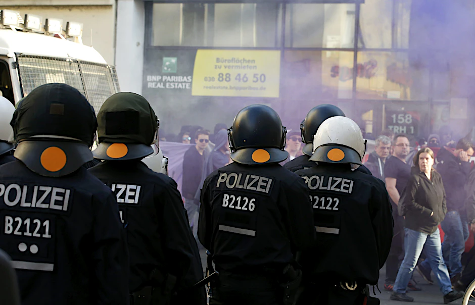 Auch 2016 liefen schwarz gekleidete Demonstranten illegal durch das „Myfest“ auf dem Oranienplatz.