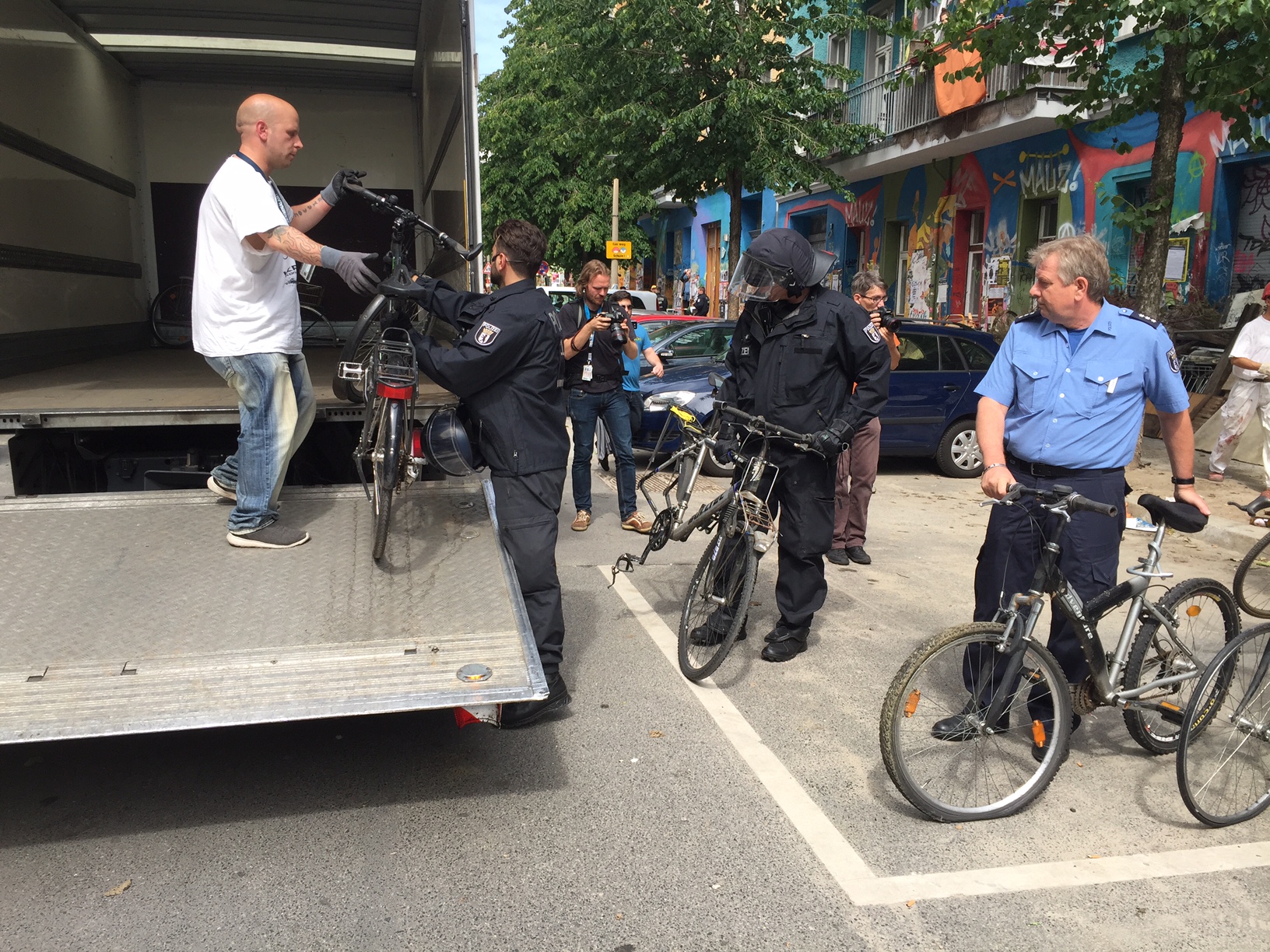 Auch Fahrräder wurden von der Polizei sichergestellt.
