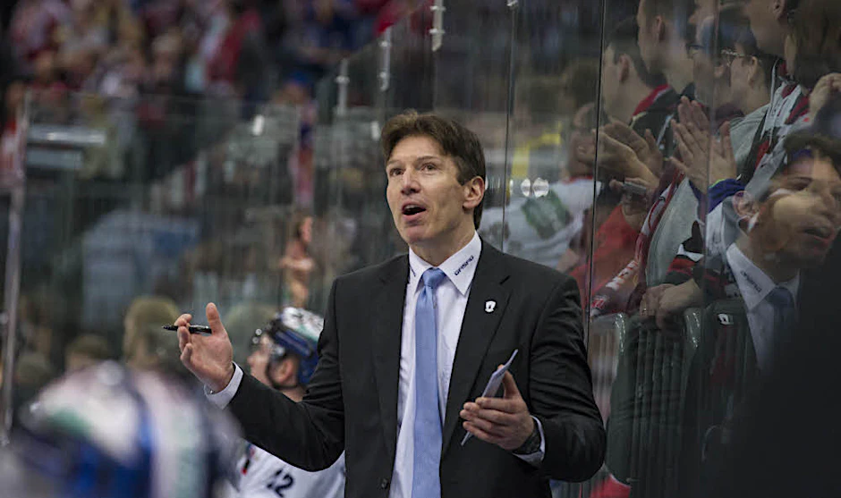 Ein Laborant bei der Arbeit: Uwe Krupp will die Eisbären weiterentwickeln.