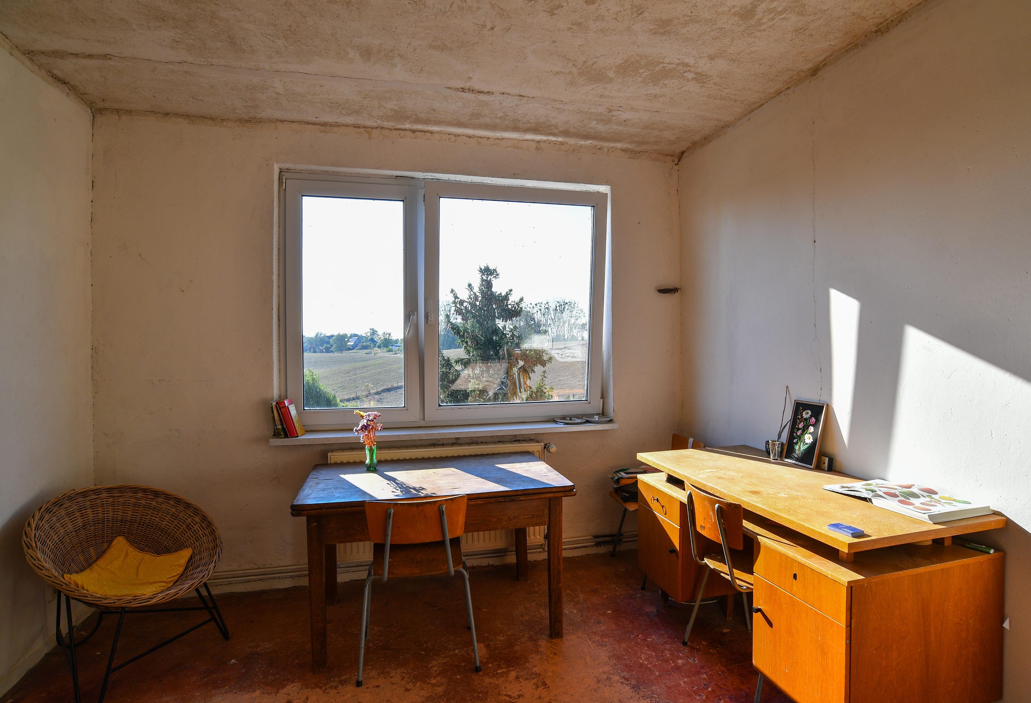 Ein Zimmer in einem ehemaligen DDR-Plattenbau.