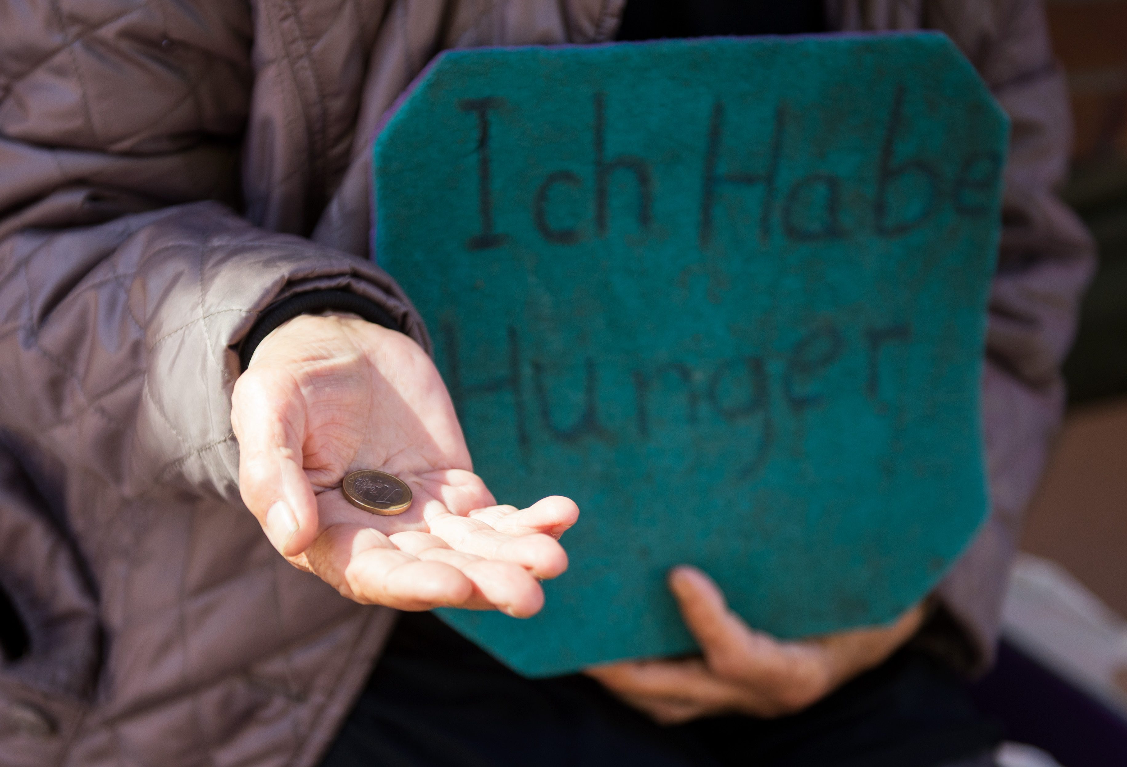 Die meisten Bettler in Berlin bitten um Geld für Nahrung.