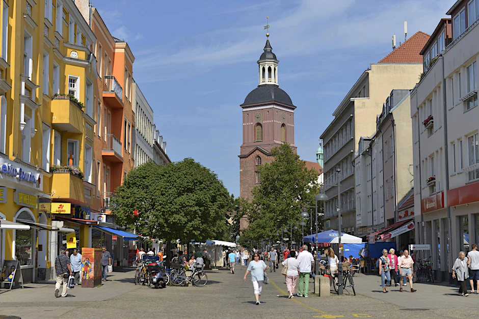 Die Spandauer Altstadt mit dem Kirchturm der Nikolaikirche.