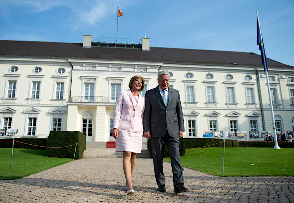 Joachim Gauck wird mit seiner Lebensgefährtin Daniela Schadt die Gäste des Bürgerfestes empfangen.