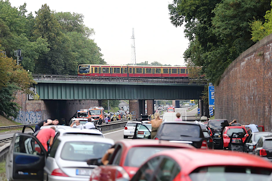 Nicht gerade ein seltener Anblick: Stau auf der Avus.