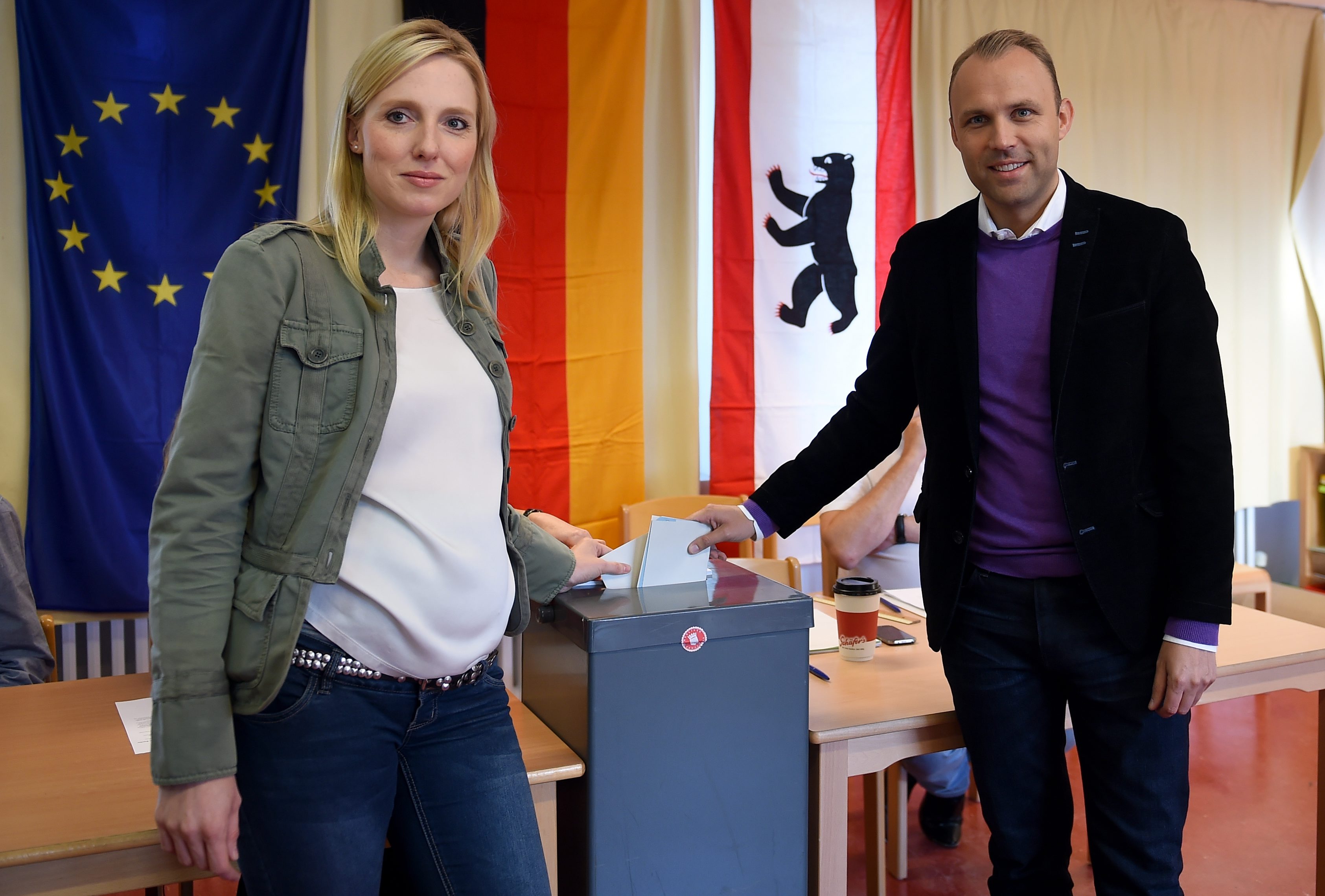 Der Berliner Spitzenkandidat der FDP, Sebastian Czaja und seine Frau Katharina.