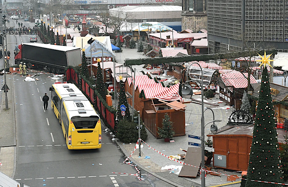 Der Weihnachtsmarkt an der Gedächtniskirche am Tag nach der Tat.