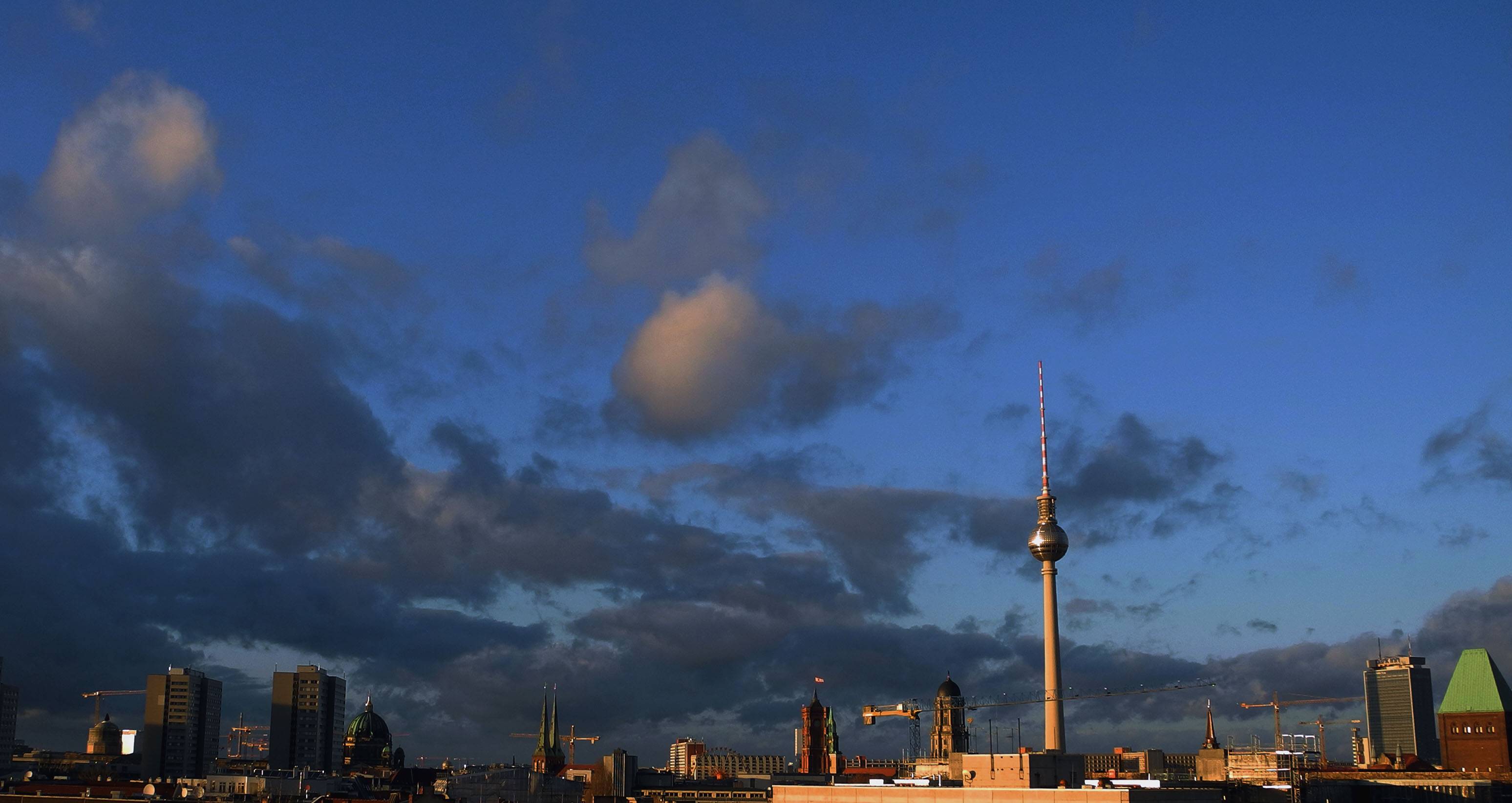 Wolken über Berlin, aber kein Regen. Silvester kann kommen.