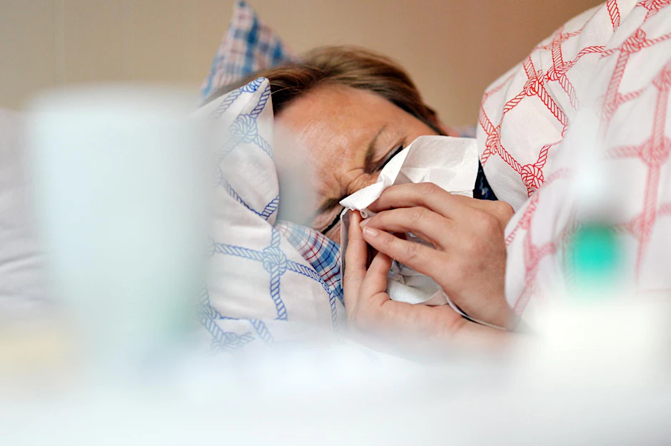 Bei Menschen mit einem schwachen Immunsystem, älteren Patienten und Kindern kann eine Grippe lebensgefährlich werden.