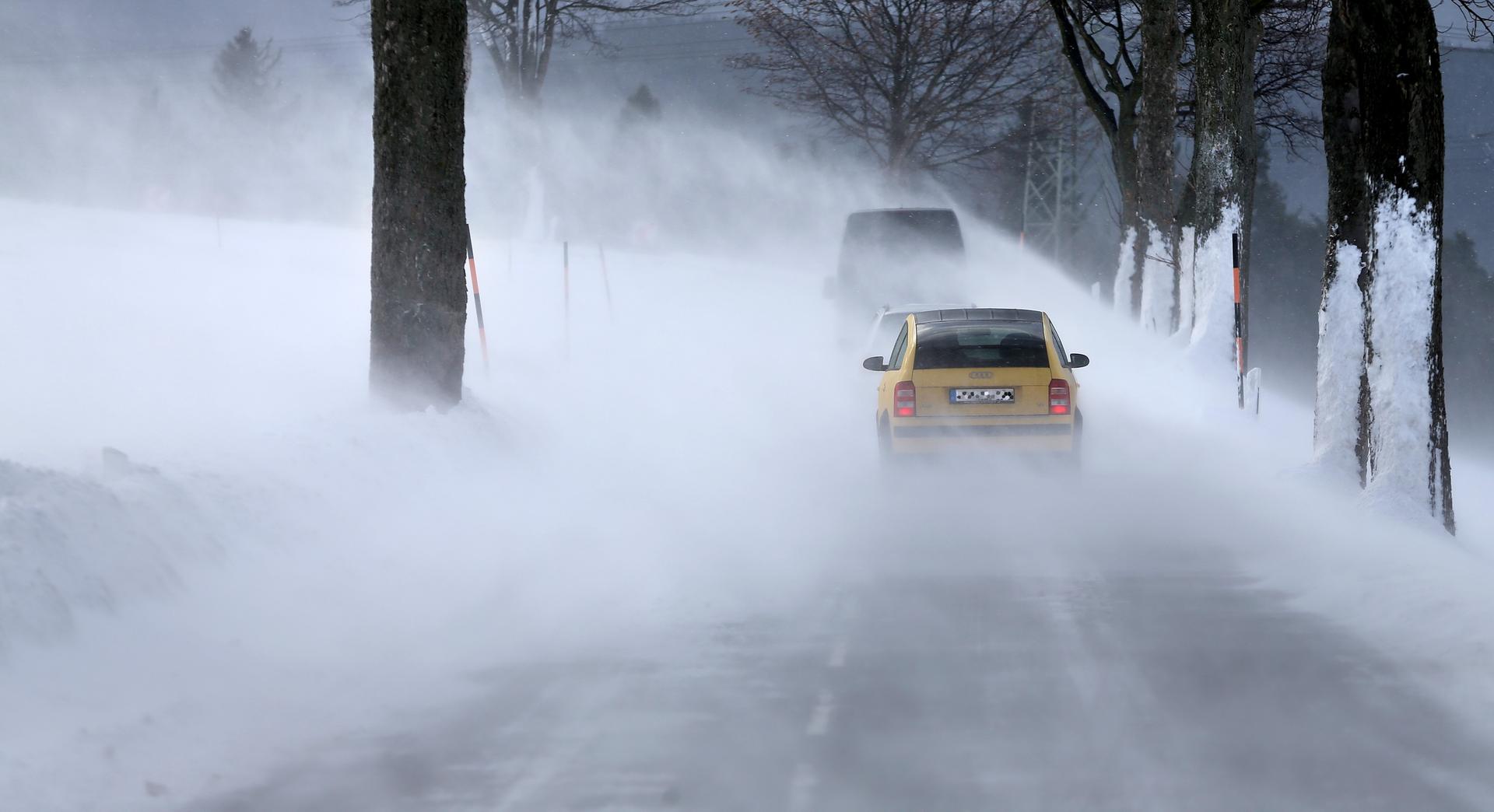 Schlechte Sichbedingungen beim Autofahren sorgten für Unfälle.