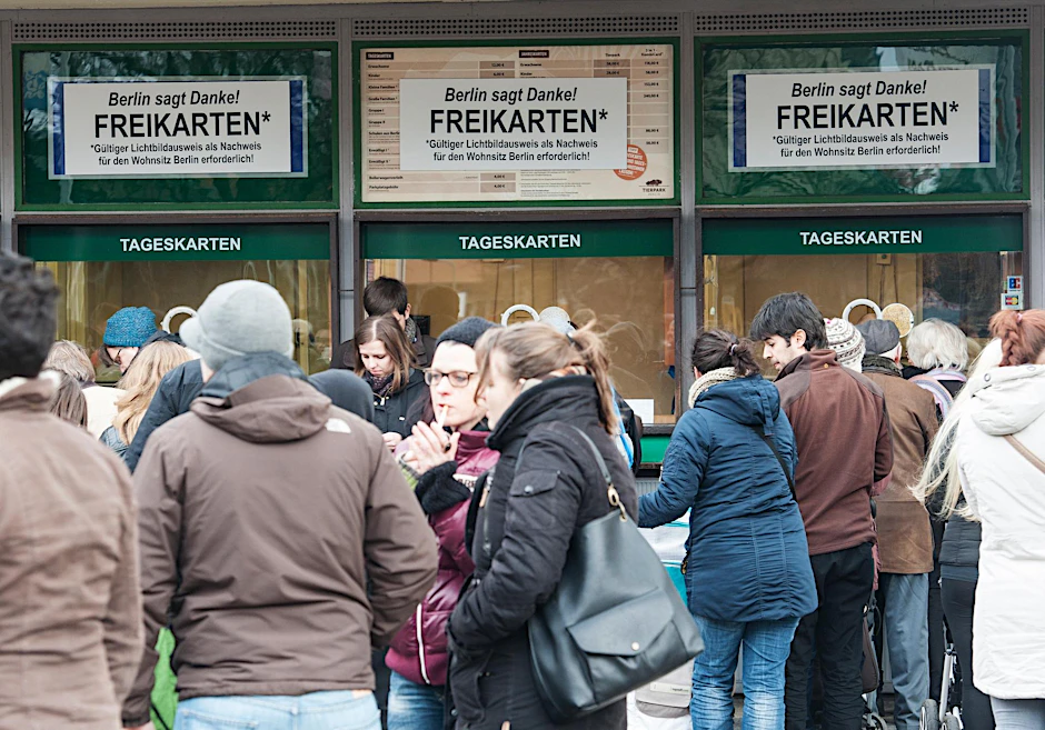 Lange Schlangen: Im vergangenen Jahr wollten zahlreiche Ehrenamtlicher die Gratis-Tickets für den Tierpark nutzen.