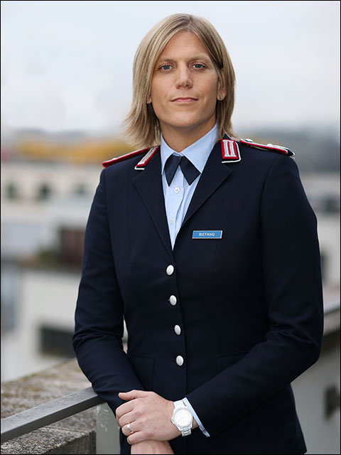 Transsexualität und Bundeswehr: Im Dienst Offizier, nach Feierabend in Frauenkleidern