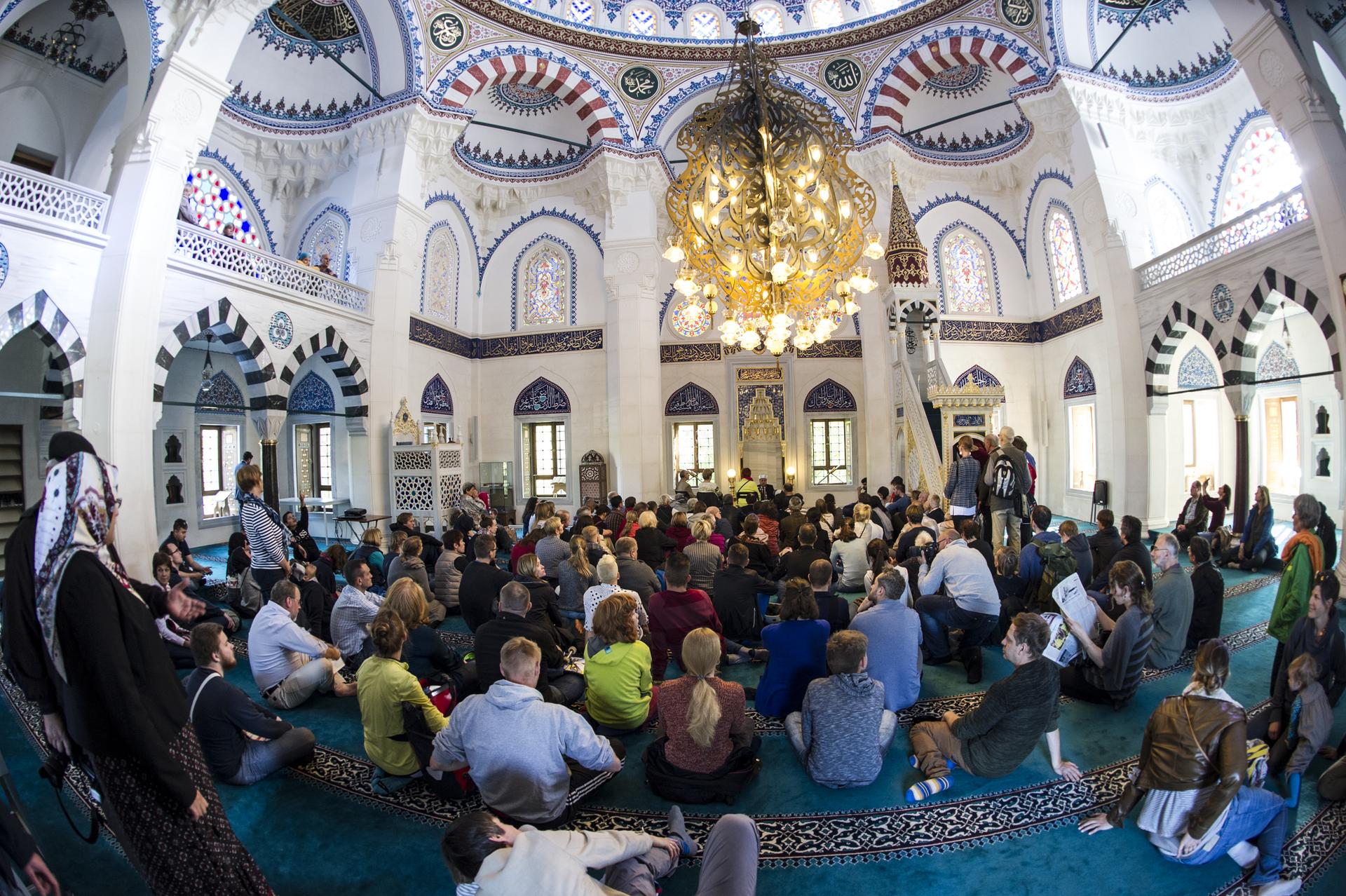 In Berlin betreiben 20 zu Ditib gehörende Kulturvereine Moscheen. Die größte n ist die Sehitlik-Moschee in Neukölln.