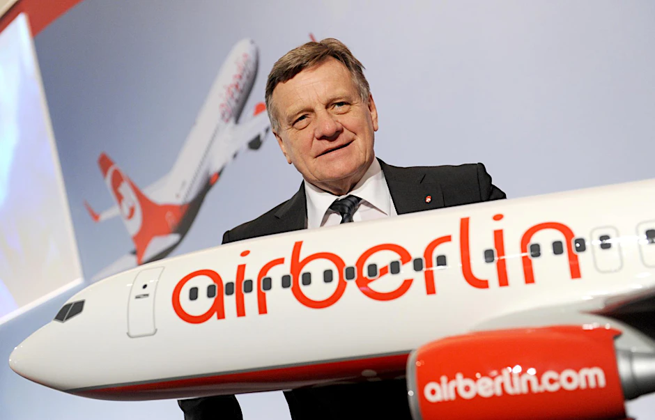 Der damalige Vorstandsvorsitzende der Fluggesellschaft Air Berlin, Hartmut Mehdorn, am 16.03.2012 bei der Bilanz-Pressekonferenz für 2011.