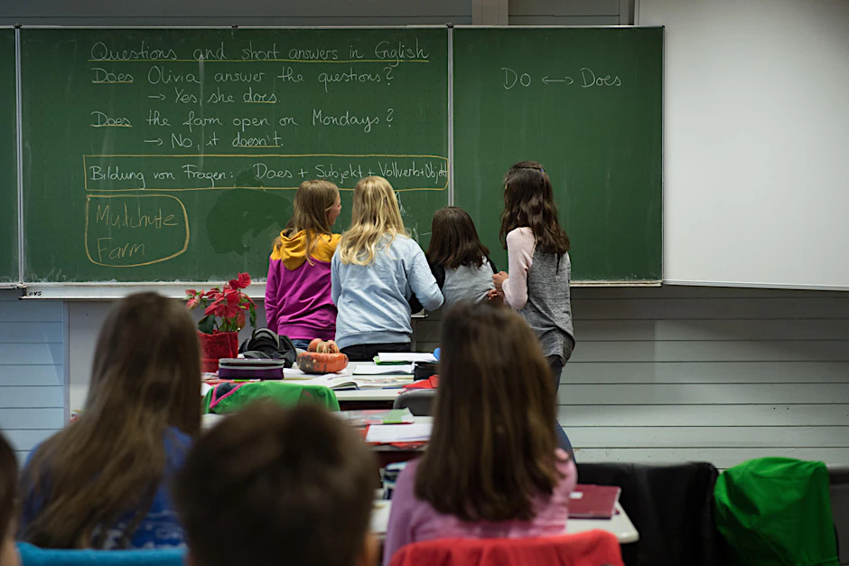 Kosten für den Öffentlichen Nahverkehr und für Schulbücher sind in Berlin besonders hoch.