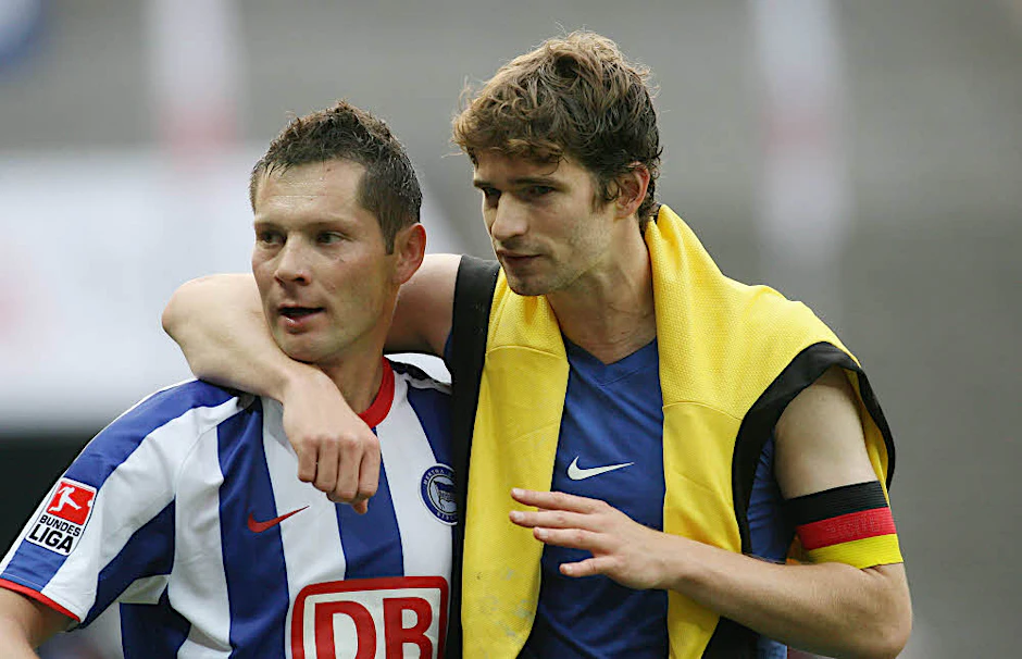 Geherzt: Pal Dardai und Arne Friedrich als Teamkollegen im Jahr 2008.