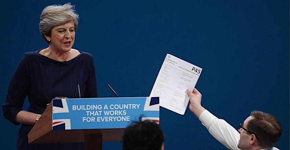 Theresa May und Comedian Simon Brodkin