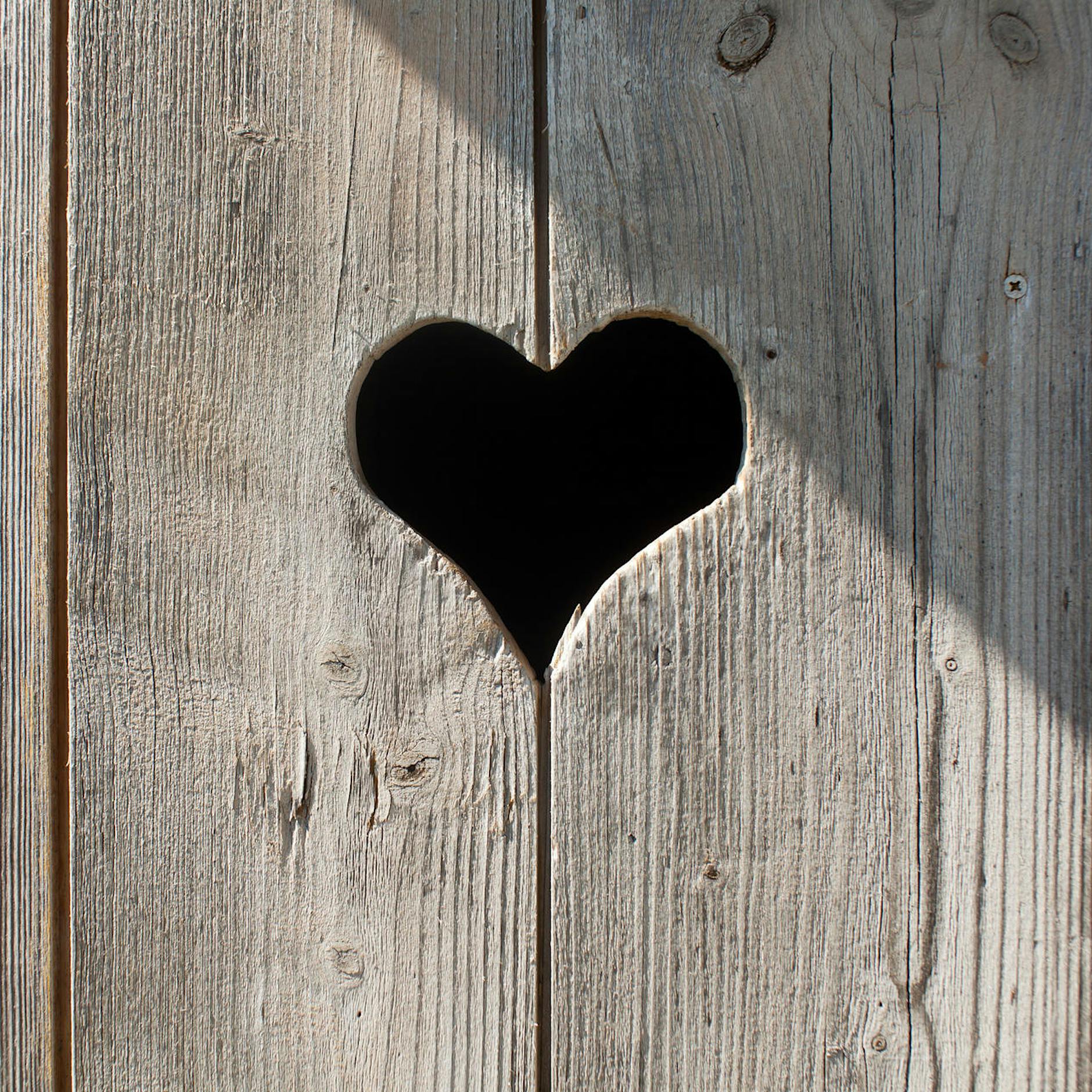 Irrer Angestellten-Deal: 6,27 Euro Monatsmiete für Klo-Wohnung!