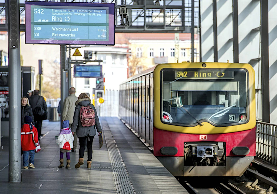 Ein Zug der Ringbahnlinie S42. (Symbolbild)