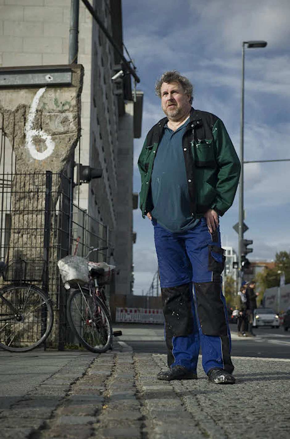 Eine seiner Sechsen hat Rainer Brendel vor mehr als 20 Jahren in Berlin gemalt. Sie ziert einen Mauerrest an der Wilhelmstraße.