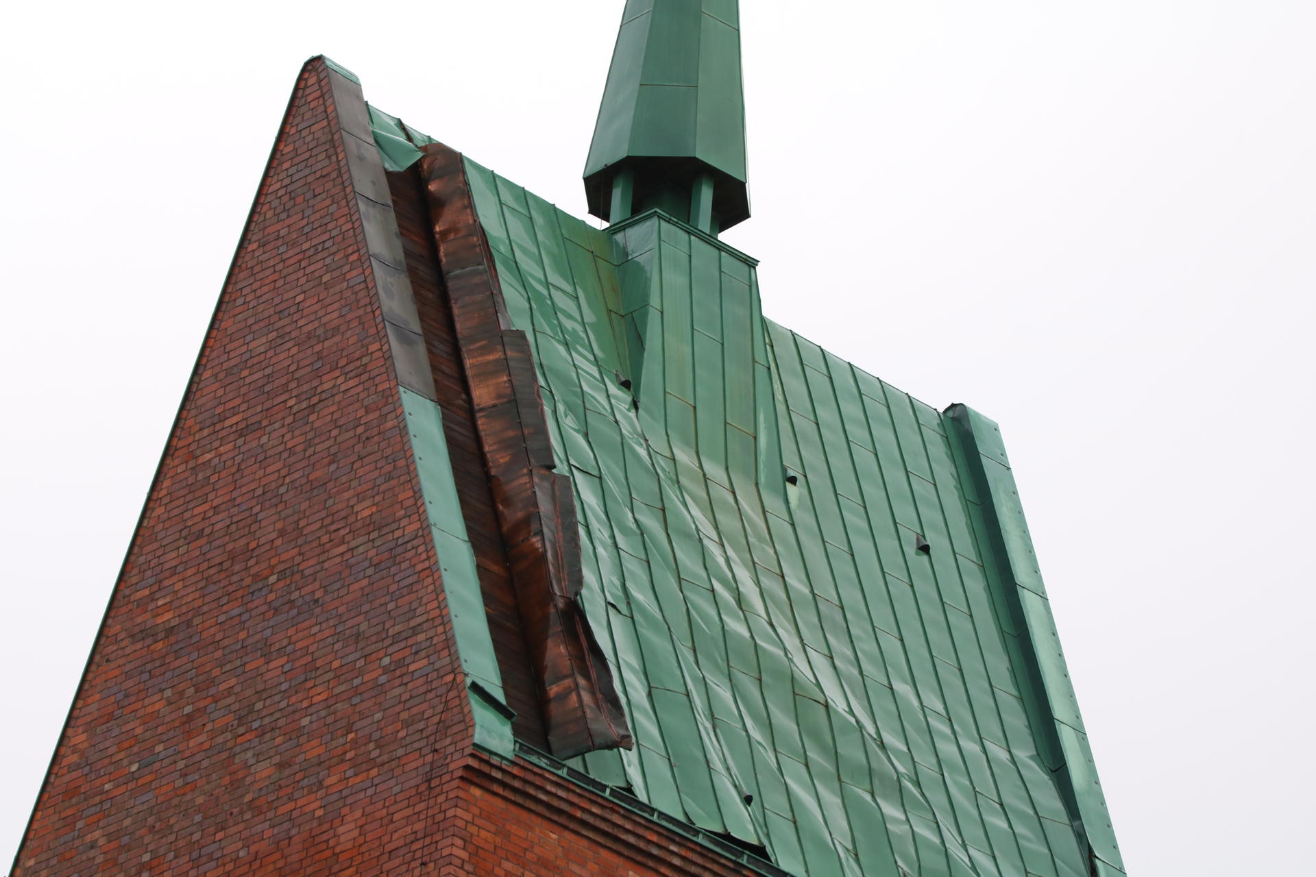 Der Sturm hat Schäden an einer Kirche in der Palisadenstraße hinterlassen. 