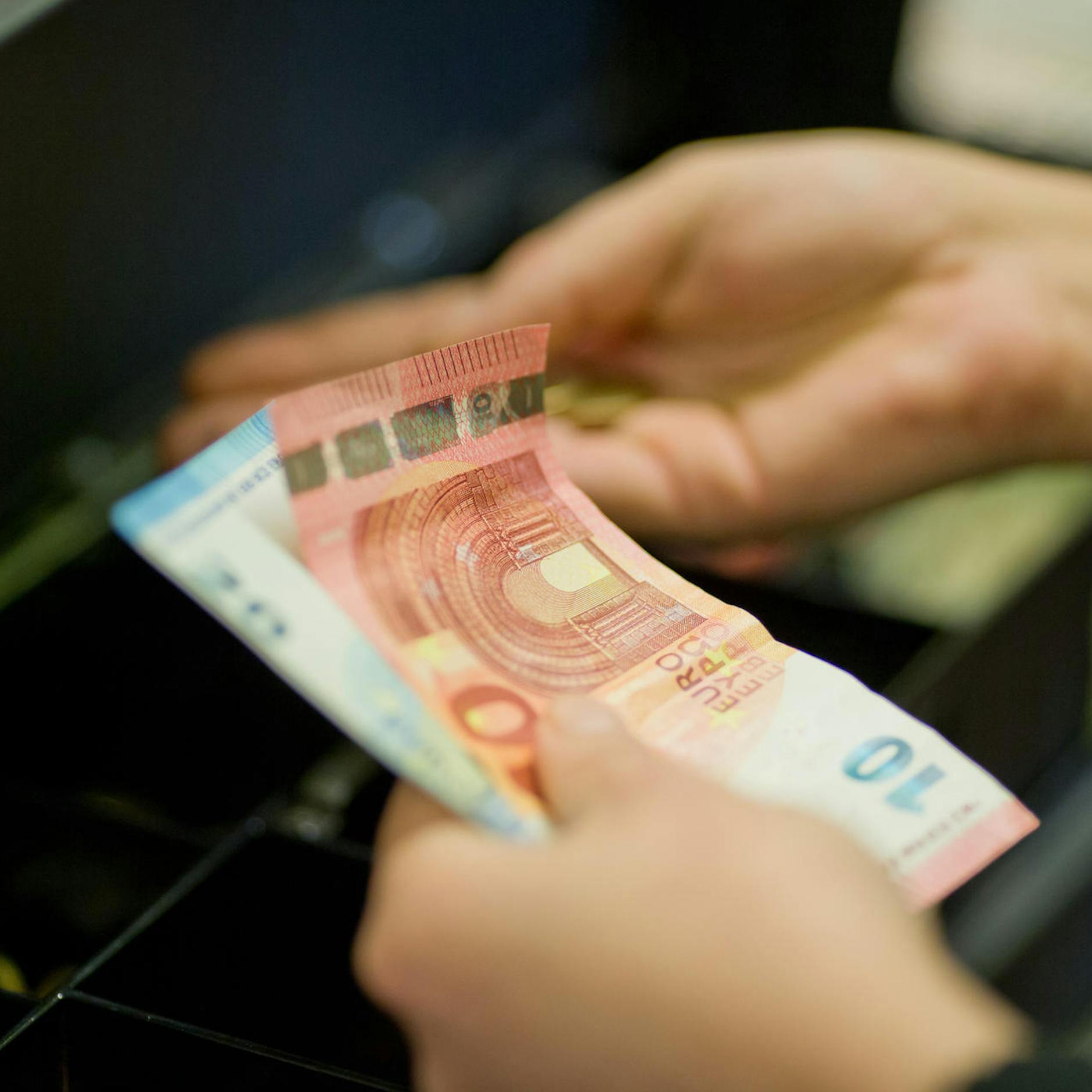 Image - Rewe, Penny, Real und Co: Arbeitslosengeld gibt es künftig an Supermarktkassen