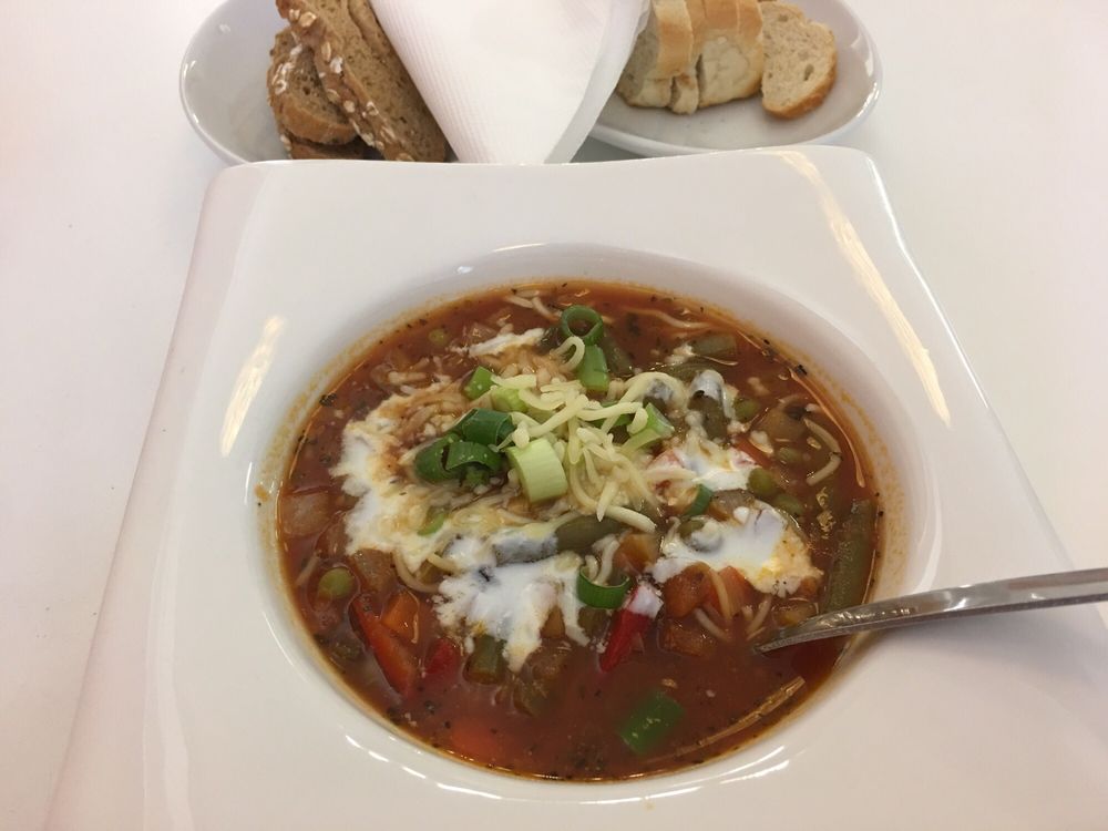 Eine italienische Gemüsesuppe - fotografiert von Yelp-Nutzer Harald F. im Sopa Cabana.