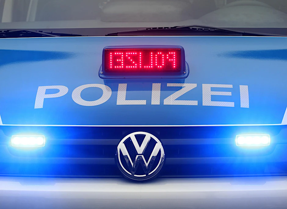 Blaulicht an einem Polizeifahrzeug