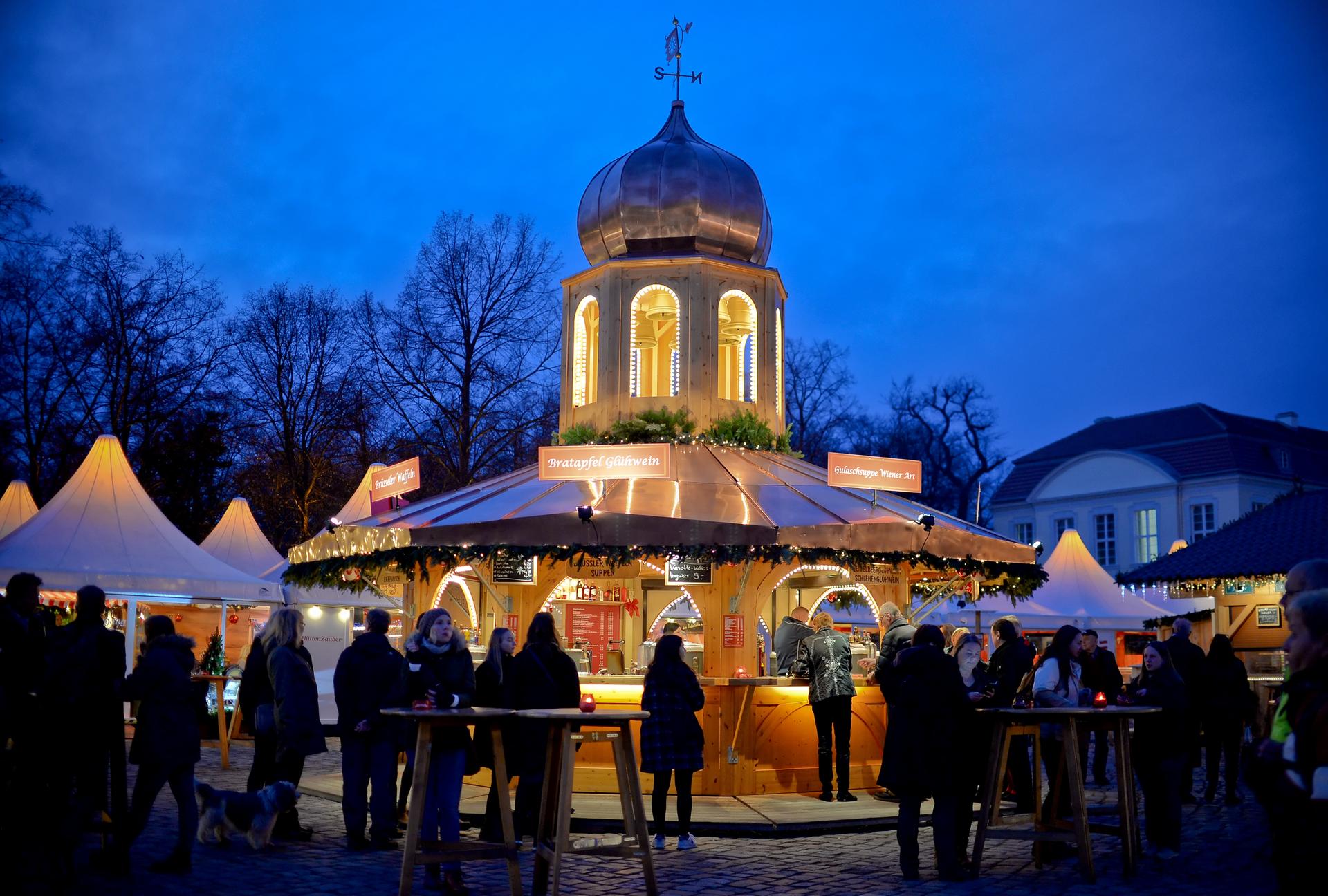 Weihnachtsmarkt Am Schloss Charlottenburg: Öffnungszeiten, Stadtplan ...