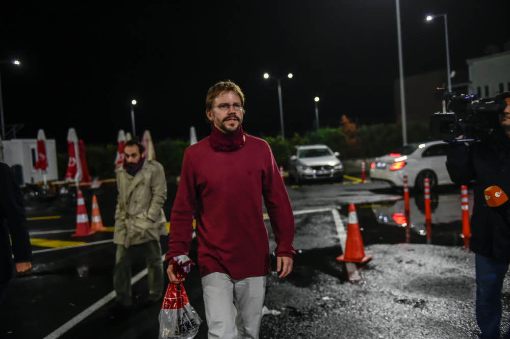 Erleichtert verlässt Peter Steudtner Ende Oktober die Haftanstalt Silivri in Istanbul.