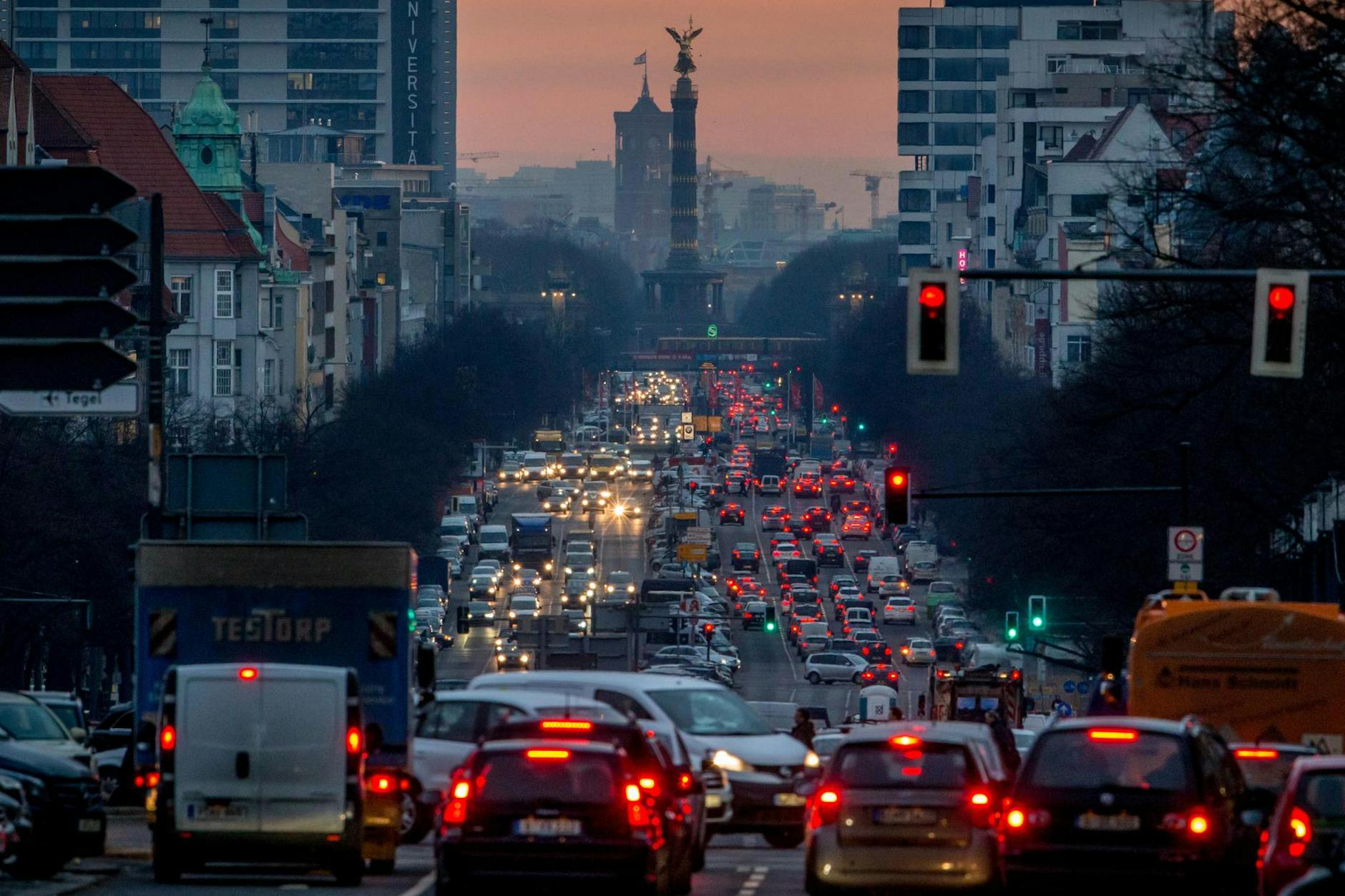 Zahlreiche Ereignisse und Baustellen schränken am Mittwoch wieder den Verkehr in Berlin ein.
