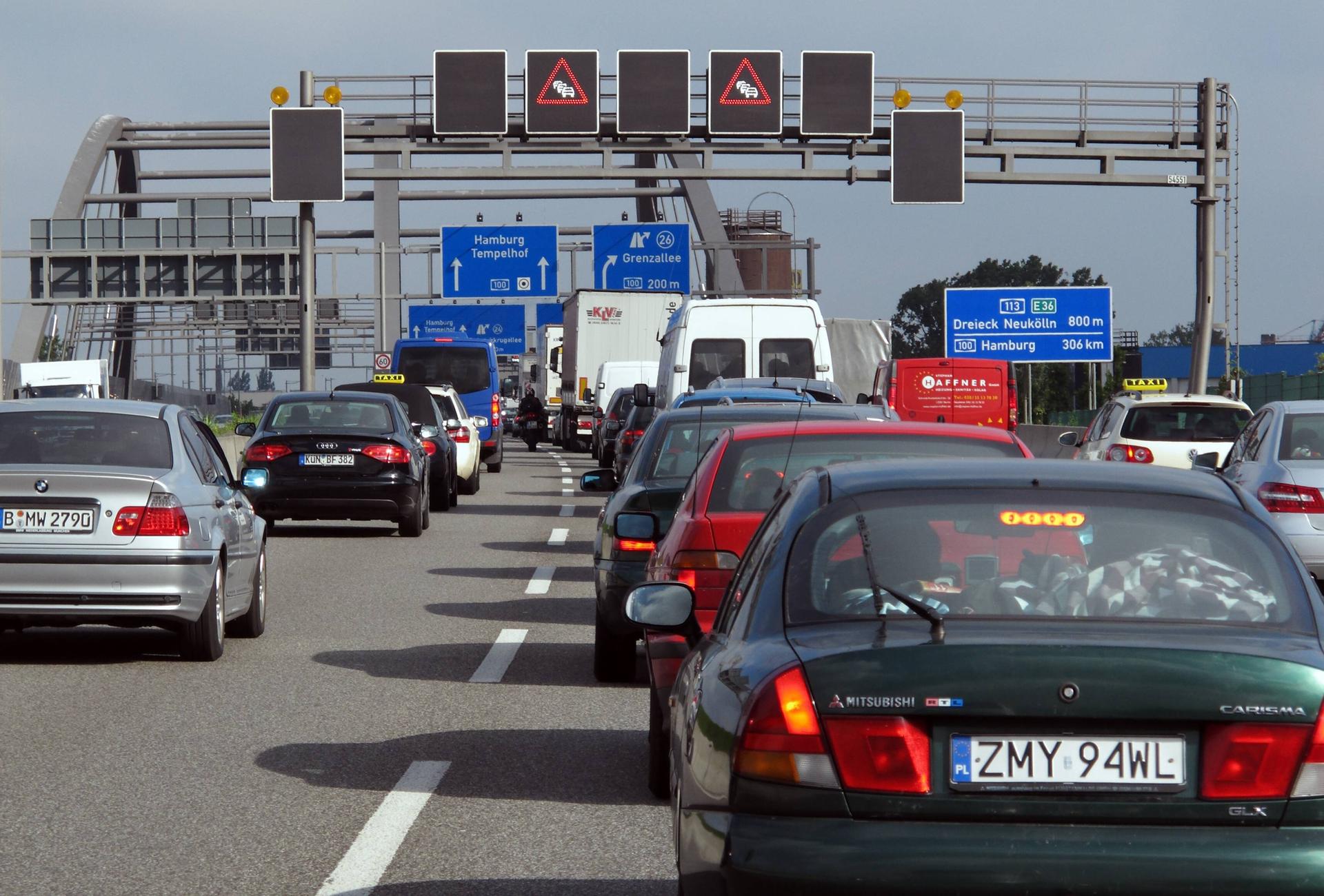 A 113 Und A 110: Schwere Verkehrsunfälle Sorgen Für Lange Staus