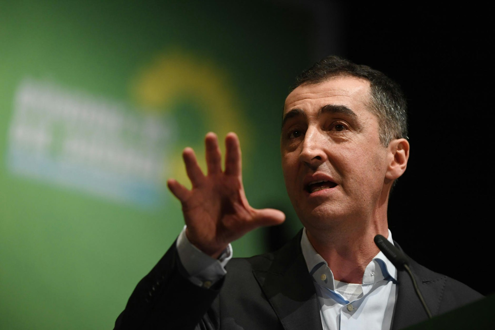 Grünen-Vorsitzender Cem Özdemir spricht im Interview über den bevorstehenden Besuch vom türkischen Ministerpräsidenten Yildirim.