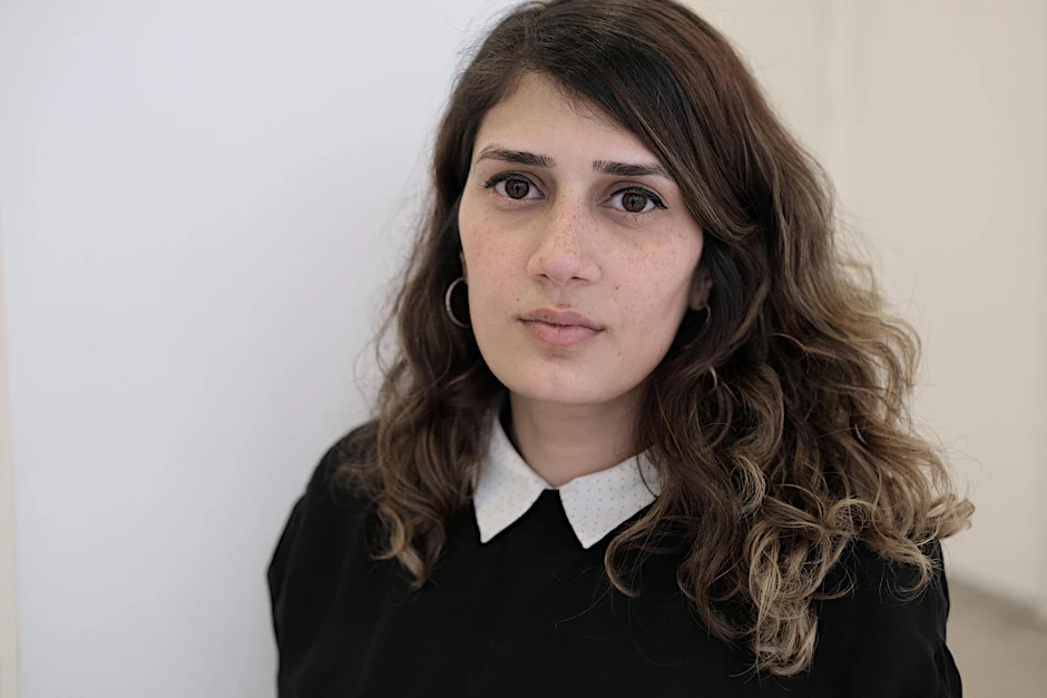 Ernst und überzeugend: „Ellbogen“ heißt der Debütroman von Fatma Aydemir, 30. Das Buch ist im Hanser Verlag erschienen.