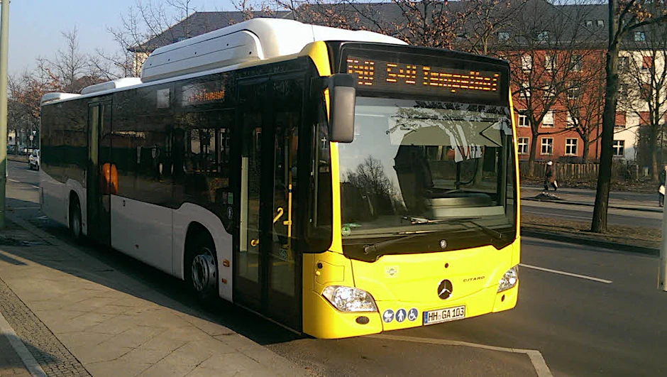 Im Buckel befinden sich die Gastanks: der erste Erdgas-Testbus in Berlin.