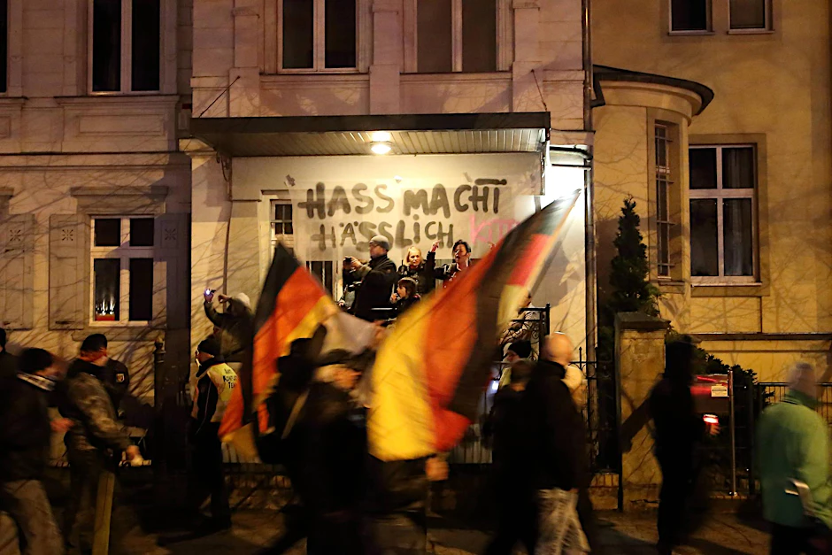 Pogida-Demo in Potsdam: Bei dieser Art von  Demos wurden im vergangenen Jahr besonders viele Straftaten gezählt, weil Links und Rechts sich heftig angingen.
