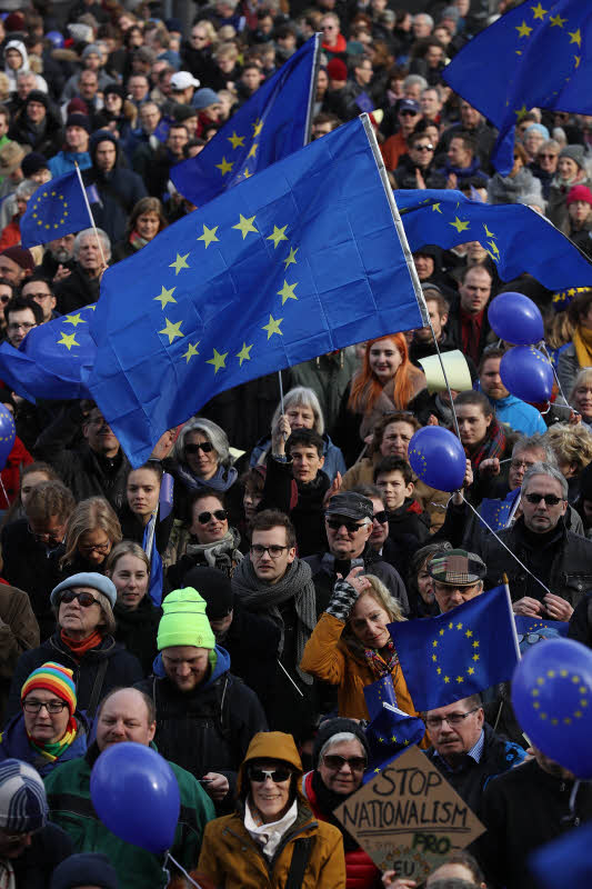 Treffpunkt Europa: Proeuropäer auf dem Berliner Gendarmenmarkt