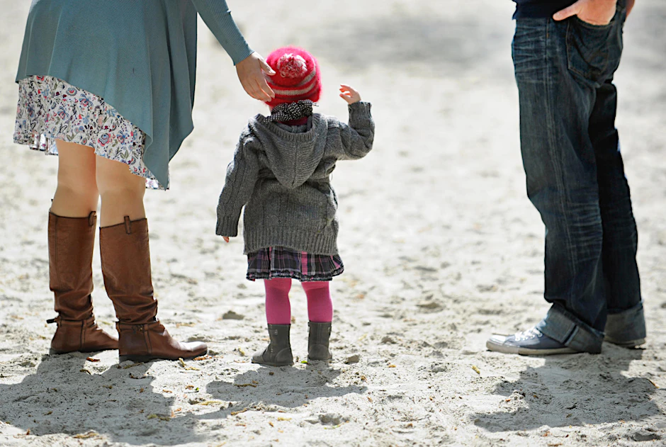 Wer die Kinder seines Partners annehmen möchte, um sie auch rechtlich zu gemeinsamen Kindern zu machen, muss dafür verheiratet sein.