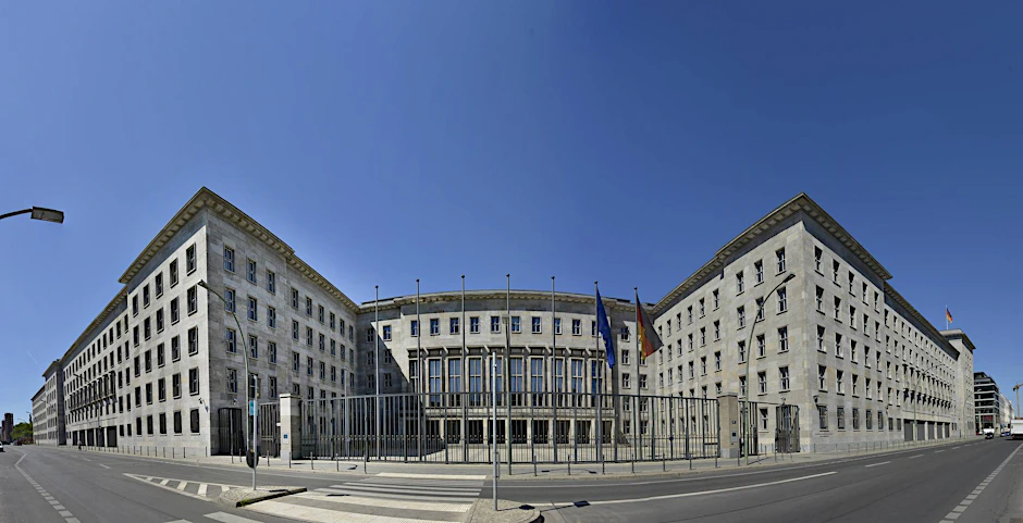  Im Bundesfinanzministerium in Berlin ist in der Poststelle ein Paket mit einem explosiven Gemisch entdeckt worden.