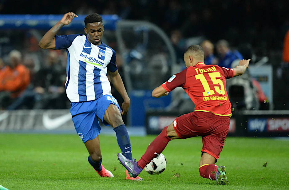 Hertha-Coach Pal Dardai plant mit Jordan Torunarigha (links) in der Startelf.
