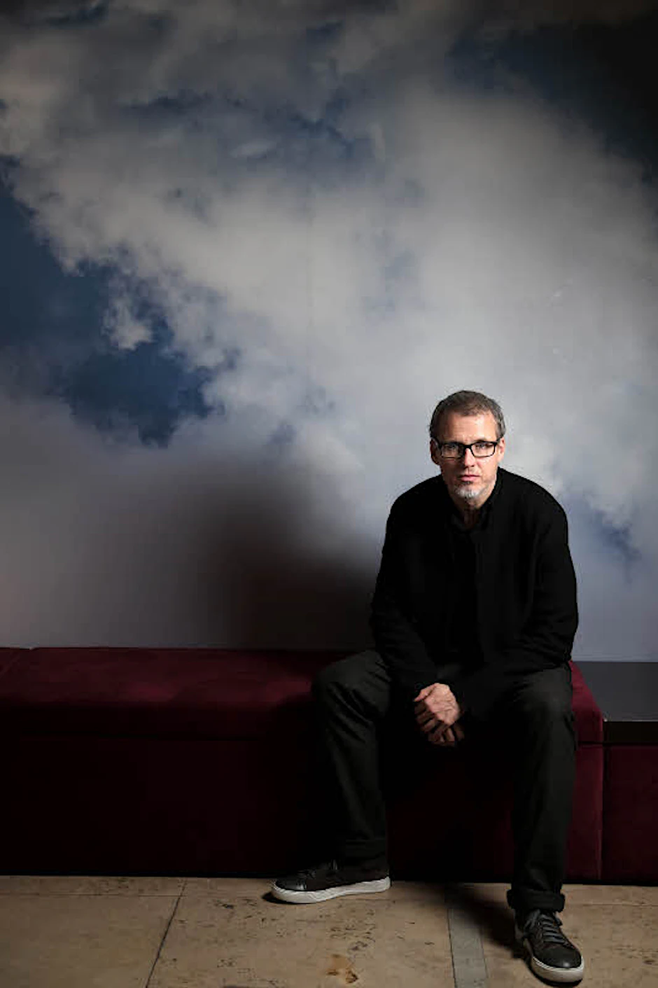 Falk Richter im Foyer des Maxim-Gorki-Theaters