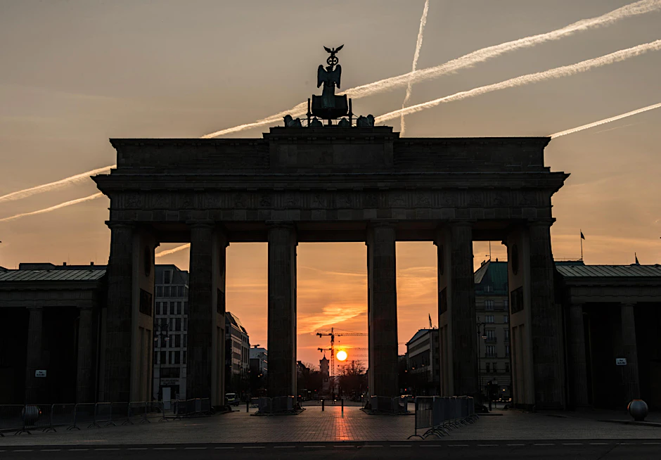 Nach dem Anschlag in der U-Bahn von St. Petersburg wurde das Brandenburger Tor am Montagabend nicht in den russischen Nationalfarben angestrahlt. (Symbolbild)