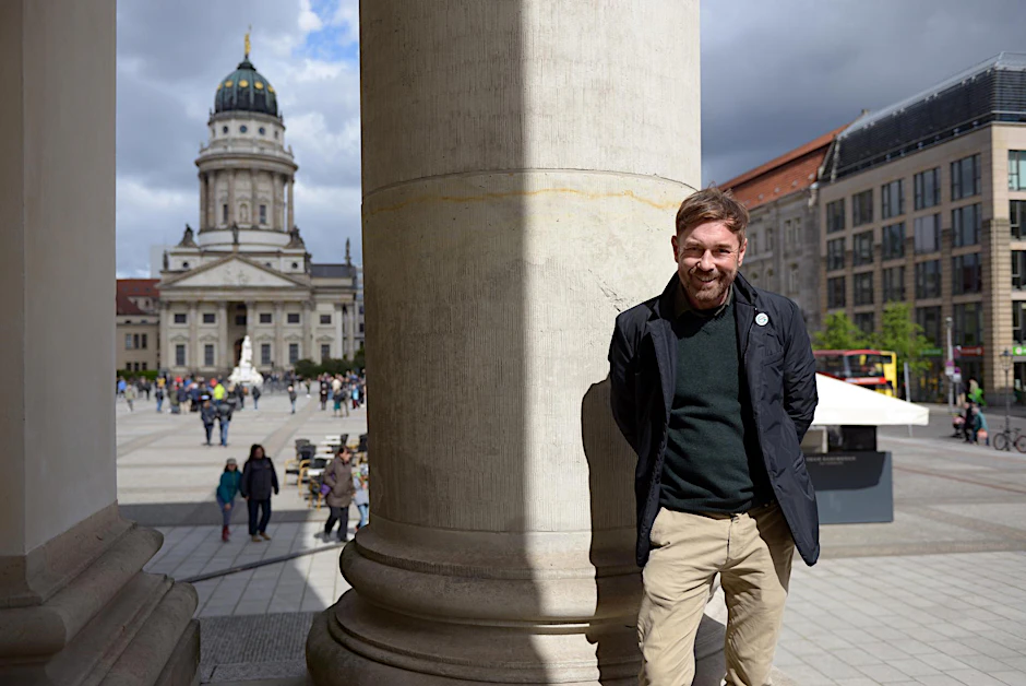 Markus Müller-Teckhoff auf dem Gendarmenmarkt.