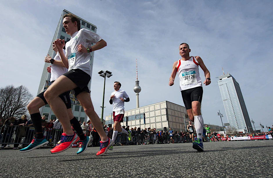 Der Berliner Halbmarathon lockt Zehntausende auf die Straßen.
